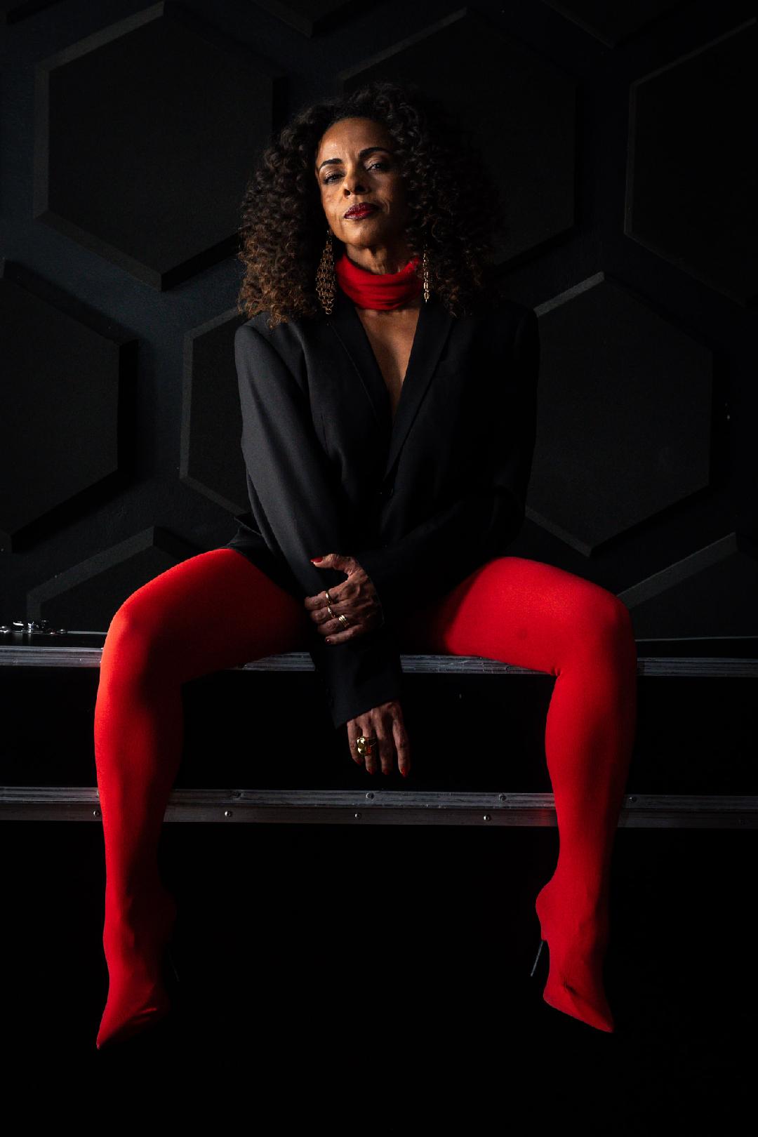 No momento você está vendo Ivana Gaya retorna à cena com a estreia dos singles ‘Procure Saber’ e ‘Entra, Vai’