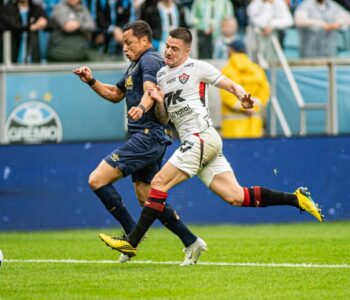 Grêmio vence em casa e afunda mais o Vitória