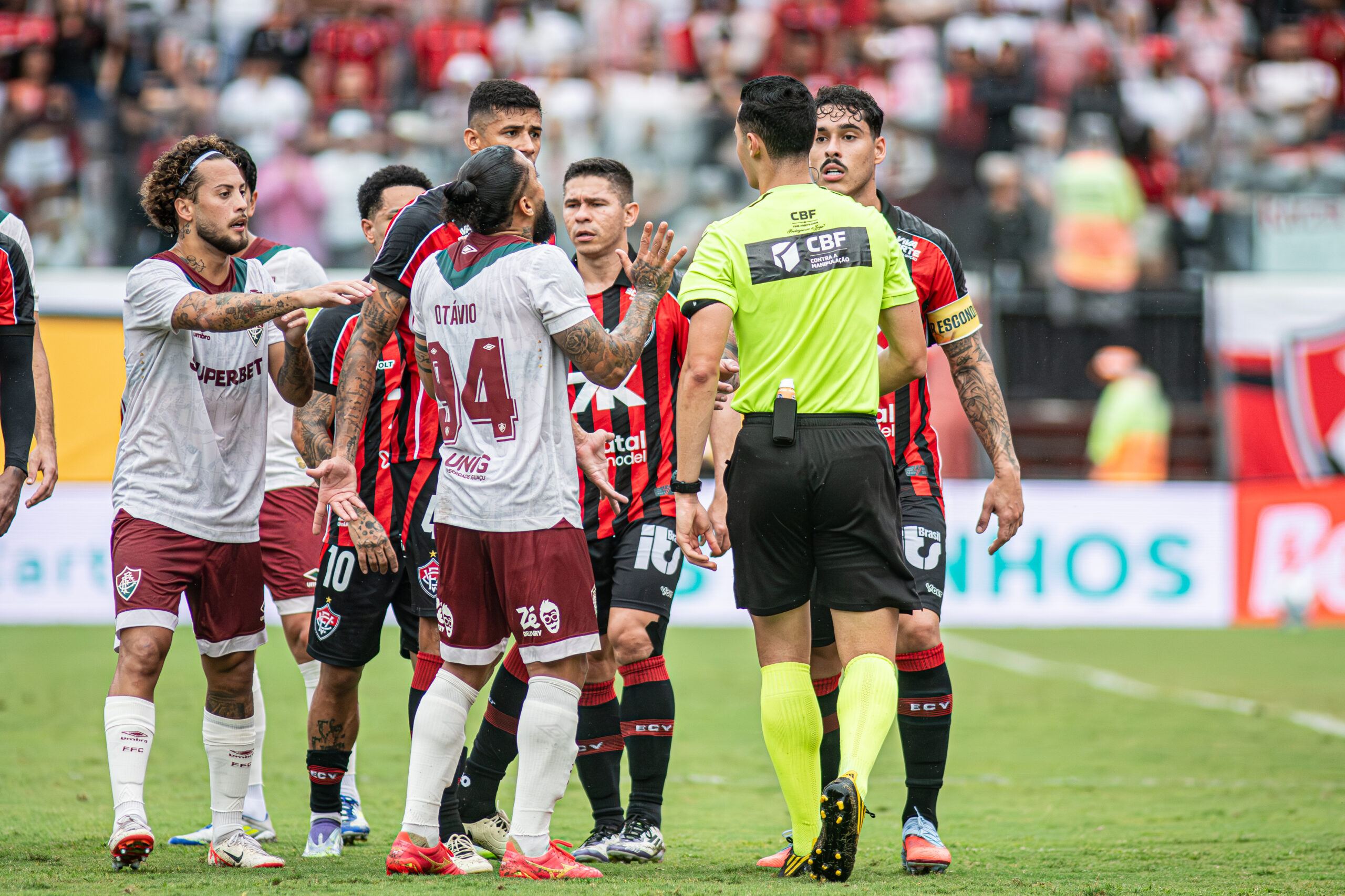 No momento você está vendo Vitoria perde pro Flu genérico e se afunda na zona