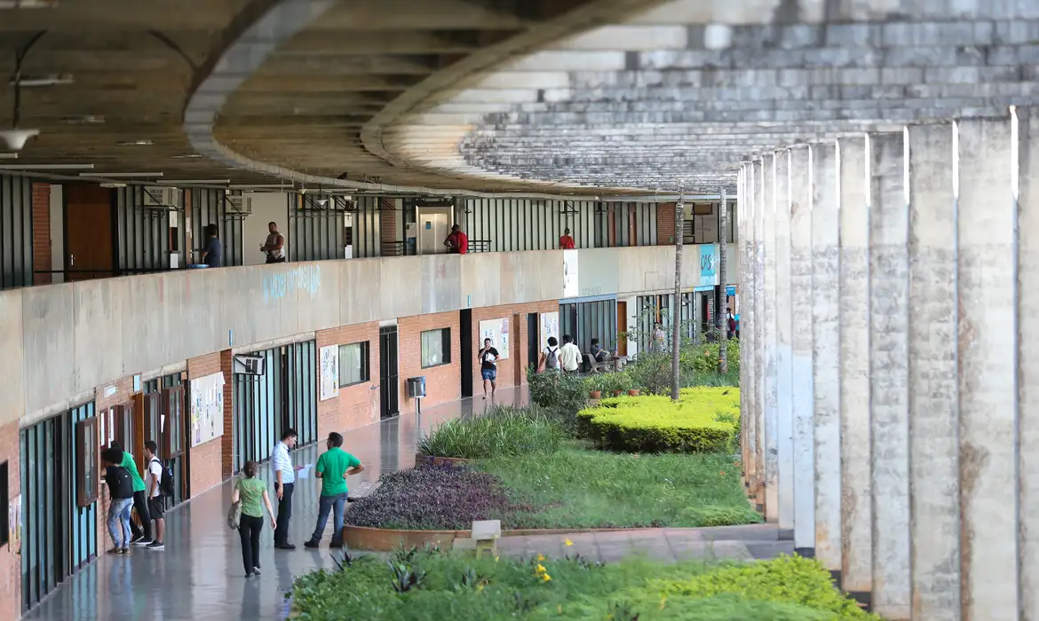 No momento você está vendo Governo cria mais de 6,7 mil vagas na rede federal de ensino superior