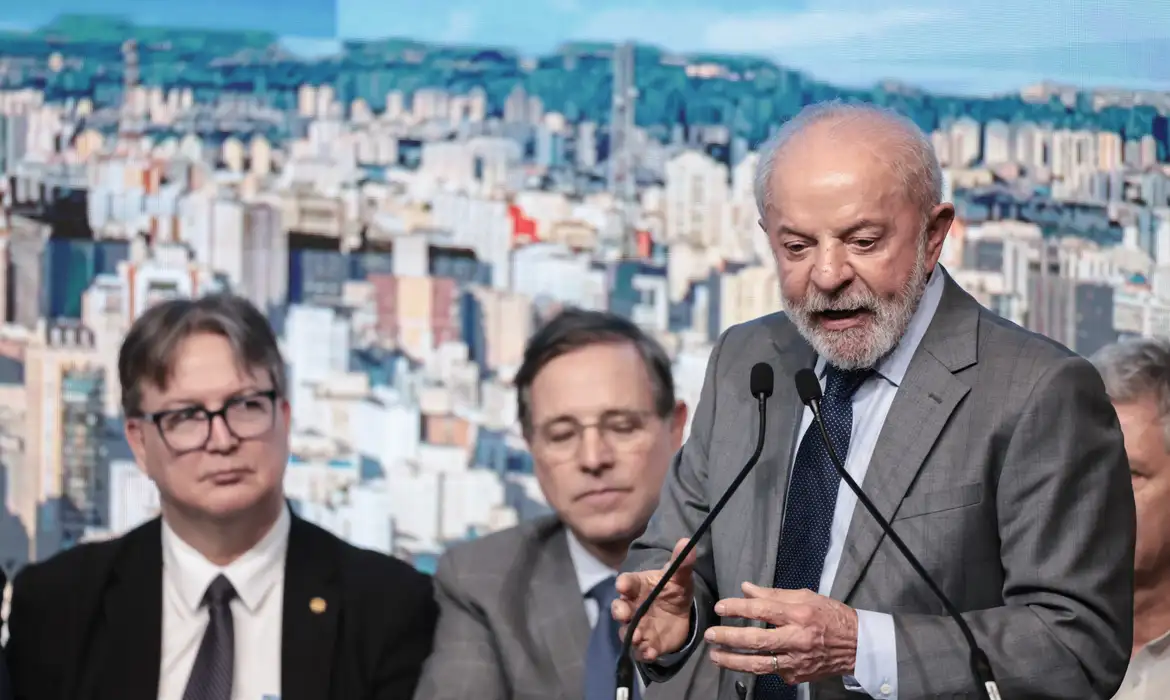 No momento você está vendo Lula critica decisão do Congresso de não taxar mais ricos, bets e fint