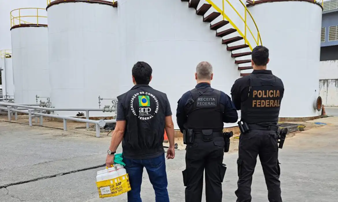 No momento você está vendo Operação investiga empresas para rastrear uso de metanol em bebidas