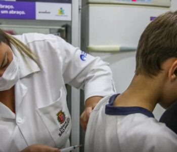 Vacina contra HPV reduz em 58% casos de câncer de colo de útero