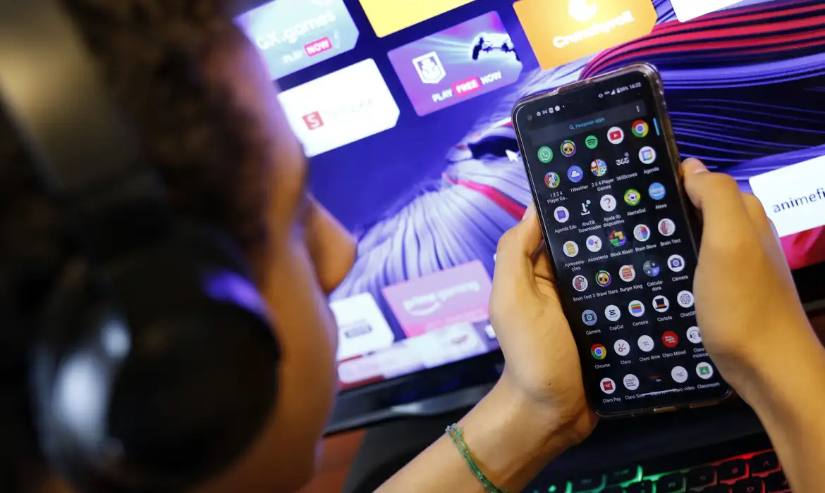No momento você está vendo Governo anuncia classificação indicativa para apps e nova faixa etária
