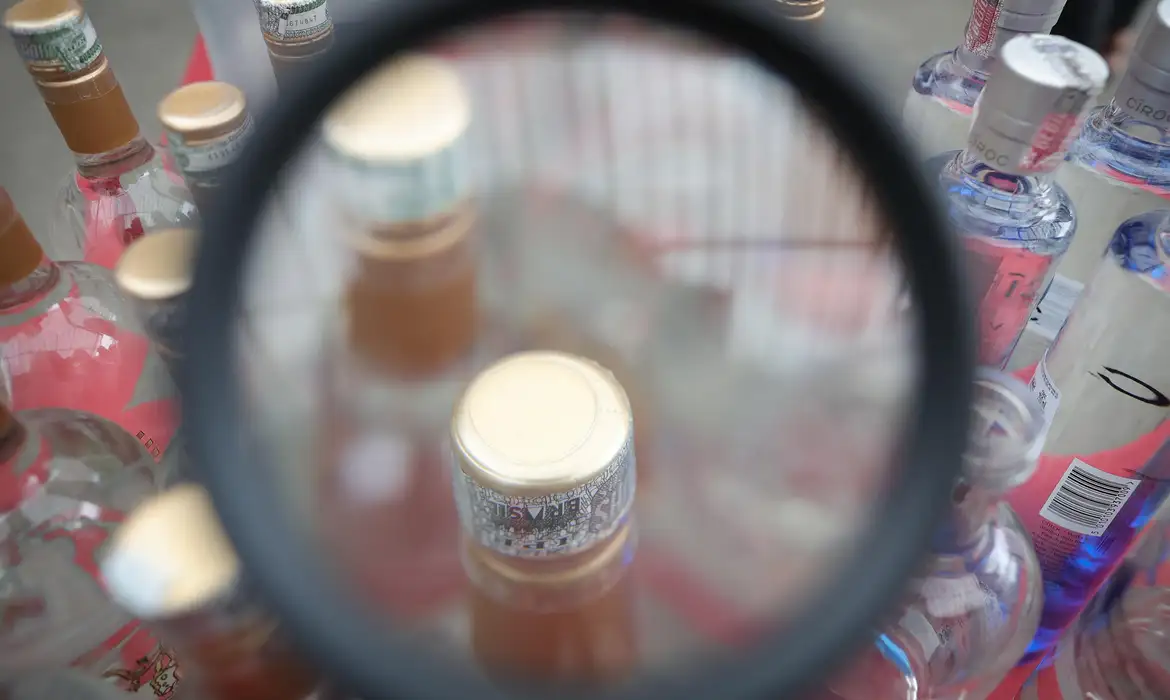 No momento você está vendo Intoxicação por metanol: Brasil tem 36 casos confirmados e sete mortes