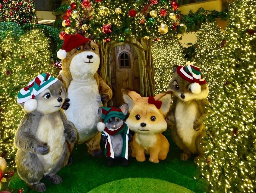 No momento você está vendo Floresta dos Encantos leva muita magia, brilho e diversão ao Natal do Shopping Barra