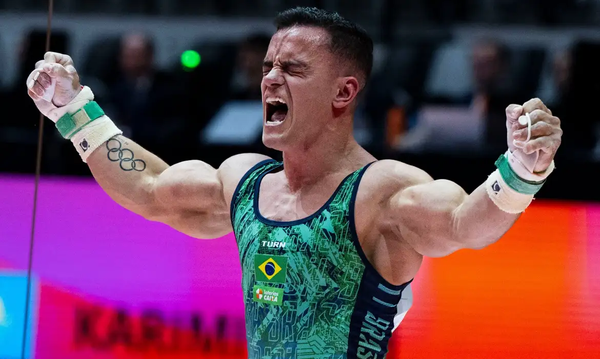 No momento você está vendo Ginástica Artística: Brasil avança a duas finais masculinas no Mundial