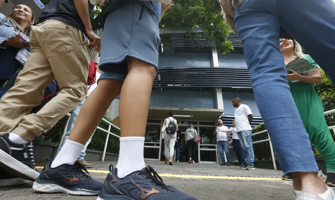 No momento você está vendo CNU 2025: 760 mil fazem a prova no domingo; saiba o que levar