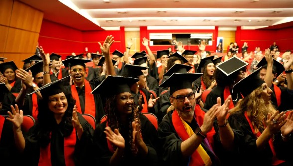 No momento você está vendo Formandos da Universidade das Quebradas celebram periferia na ABL