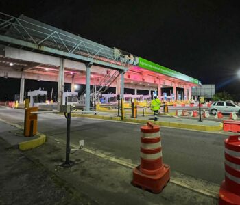 Praça iluminada marca Campanha do Outubro Rosa na Litoral Norte