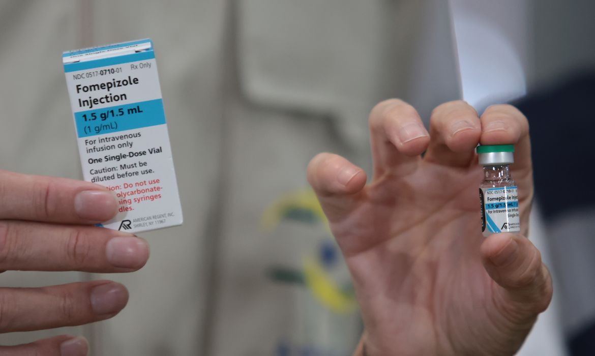 No momento você está vendo Brasil recebe 2,5 mil unidades de fomepizol, antídoto contra metanol