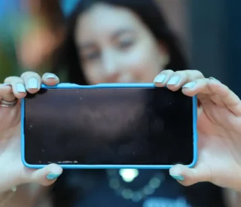 Uso de internet por adolescentes nas escolas cai de 51% para 37%