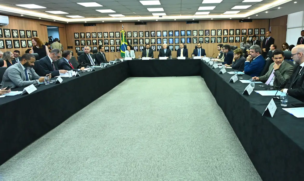 No momento você está vendo Governo cria comitê de enfrentamento da crise do metanol