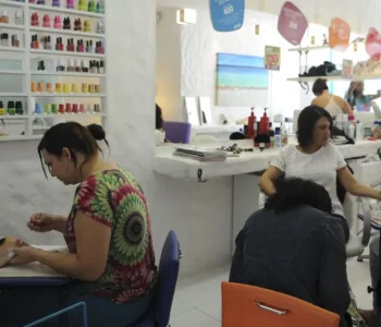 Anvisa proíbe duas substâncias utilizadas em unhas em gel