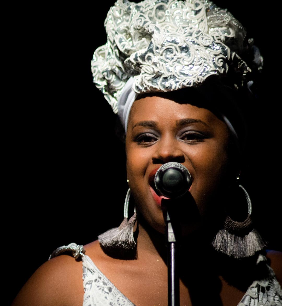 No momento você está vendo Savannah Lima apresenta show “Oferendas” no Espaço Cultural Alagados
