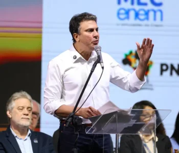 Ministro da Educação diz que professor tem que ser bem remunerado
