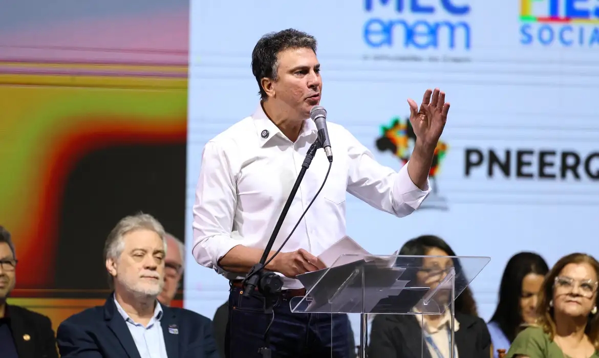 No momento você está vendo Ministro da Educação diz que professor tem que ser bem remunerado