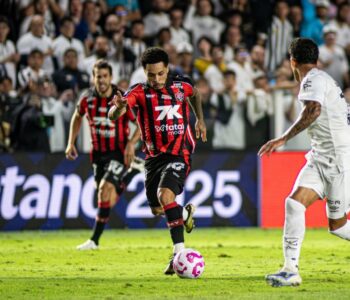 Vitória vence Santos, quebra tabus e está bem vivo