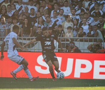Vitória não suporta pressão e perde do Vasco no Rio