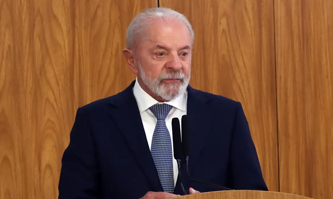 No momento você está vendo Lula comenta prisão de Jair Bolsonaro: “Lição de democracia”