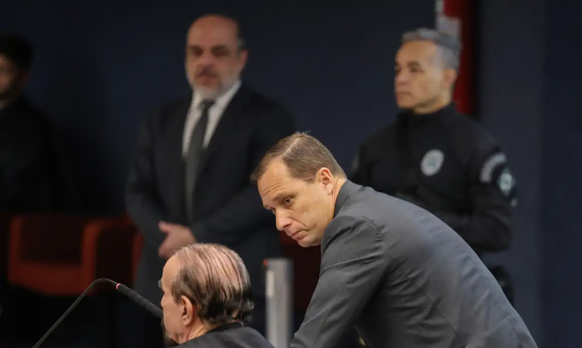 No momento você está vendo Mauro Cid passa por audiência no STF e retira tornozeleira eletrônica