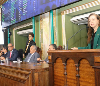 Privatização da Codeba e seguranças dos profissionais de saúde são temas da Tribuna Popular