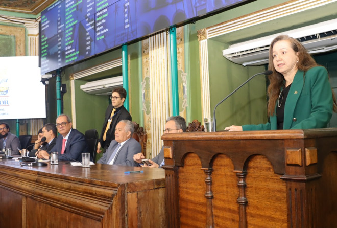 No momento você está vendo Privatização da Codeba e seguranças dos profissionais de saúde são temas da Tribuna Popular