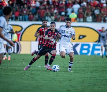 Vitória se engasga com Botafogo num Barradão quase lotado