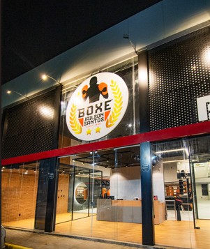 No momento você está vendo Boxeador Jailson Santos inaugura academia na Avenida Orlando Gomes