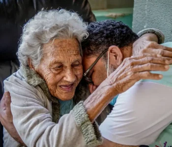 Redação do Enem 2025 aborda as perspectivas para o envelhecimento