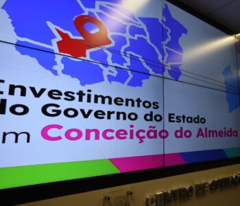 Governador vai a Conceição do Almeida e entrega equipamentos e veículos para a saúde