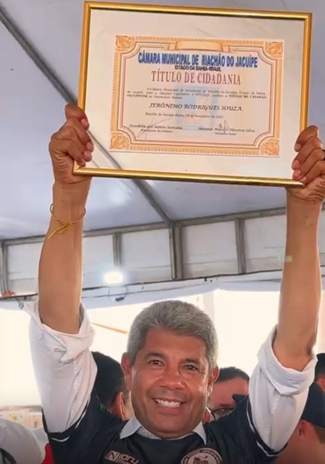 No momento você está vendo Jerônimo ganha título em Riachão e inspira forró celebrando o 364º município visitado