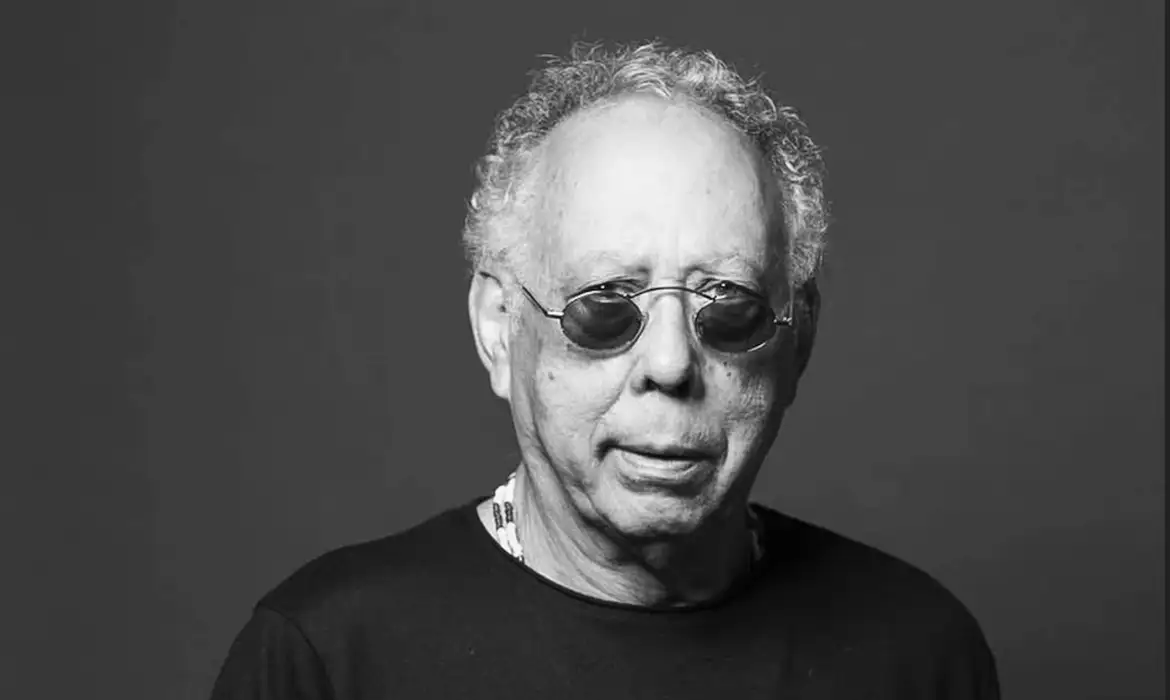 No momento você está vendo Morre o músico, compositor e ator Jards Macalé, aos 82 anos