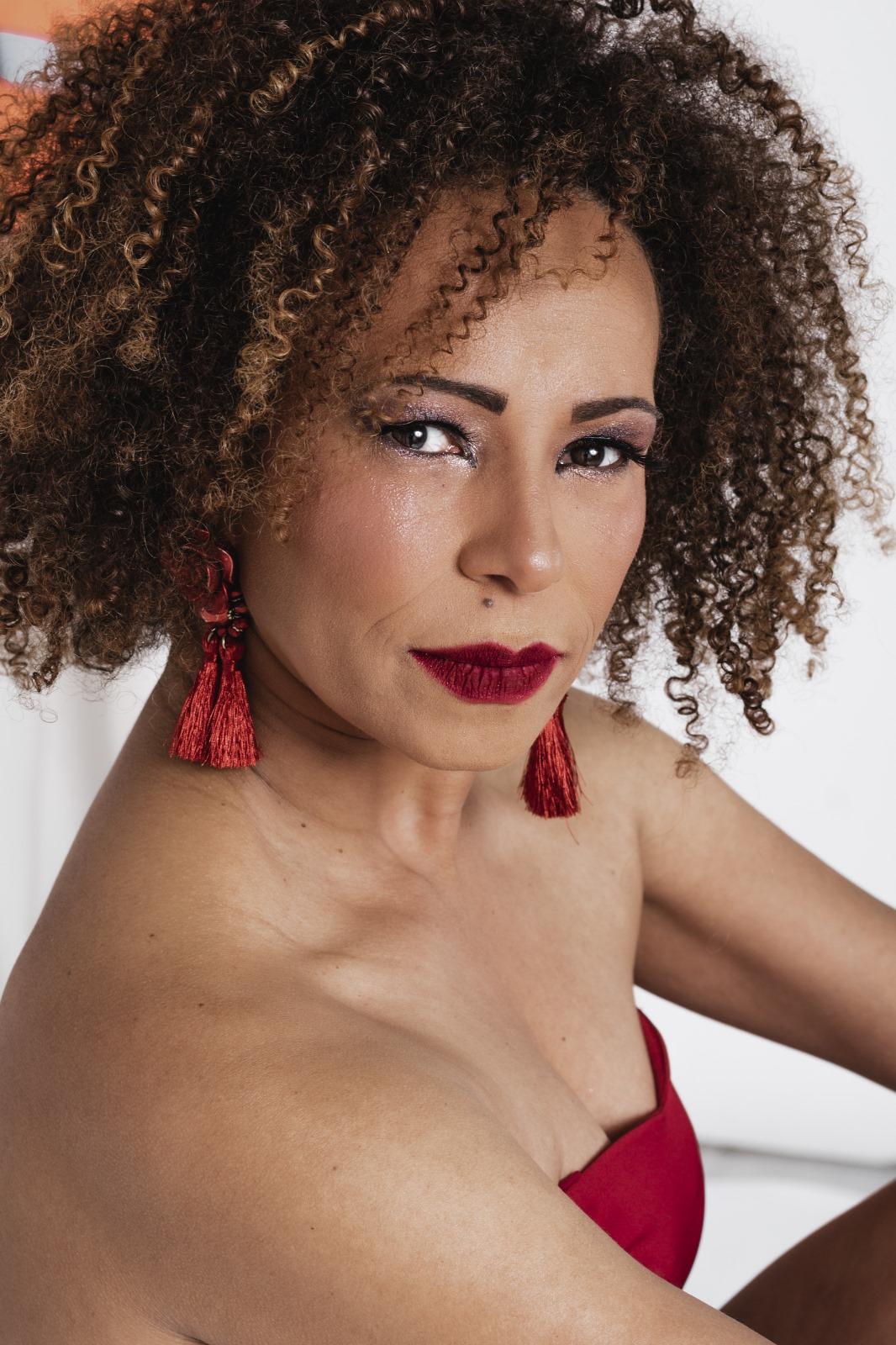 No momento você está vendo Cantora baiana Mariane Reis lança clipe “Samba na Alma”, já coroado com prêmio internacional