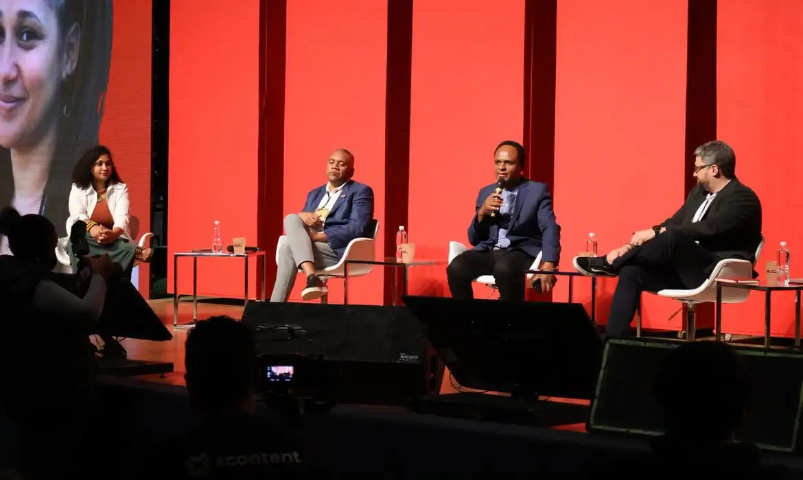 No momento você está vendo Negros acreditam mais em empresas do que no poder público, diz estudo