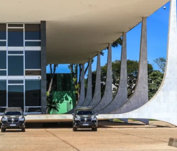 Moraes vota para tornar Eduardo Bolsonaro réu por tentar coagir STF