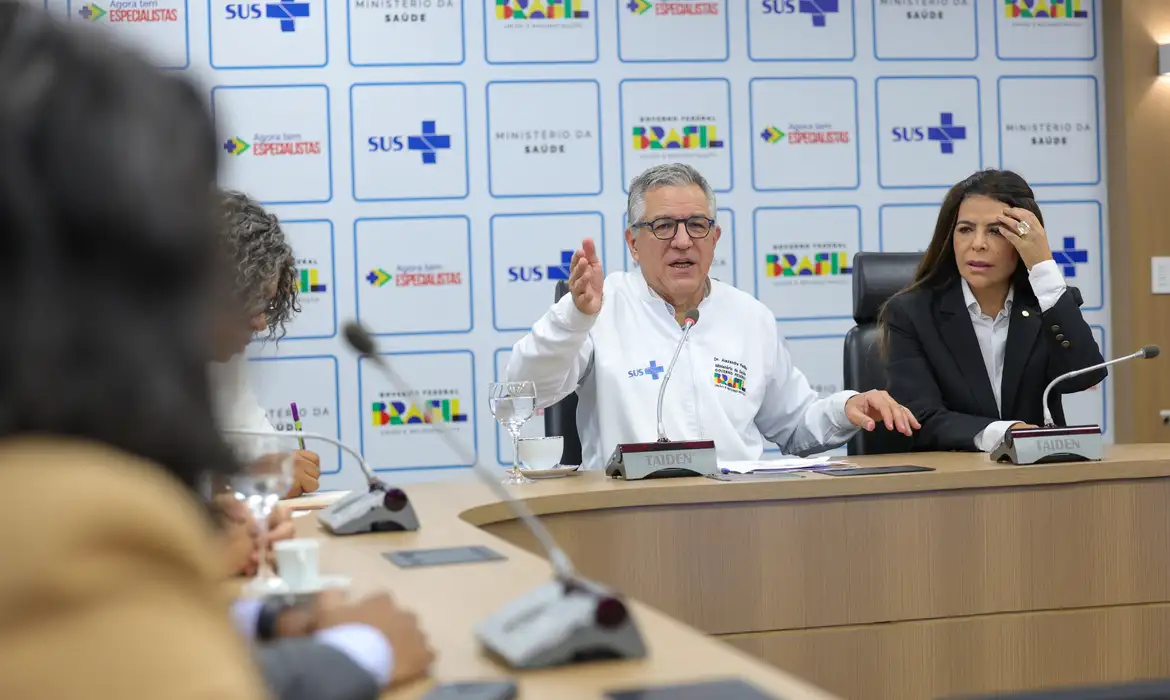 No momento você está vendo Saúde anuncia compra de 1,8 milhão de doses contra vírus sincicial