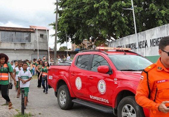 No momento você está vendo Exercício simulado de emergência mobiliza moradores do bairro Mangueiral em Camaçari