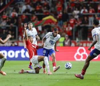 Bahia arranca empate com Inter em jogo empolgante no Beira Rio
