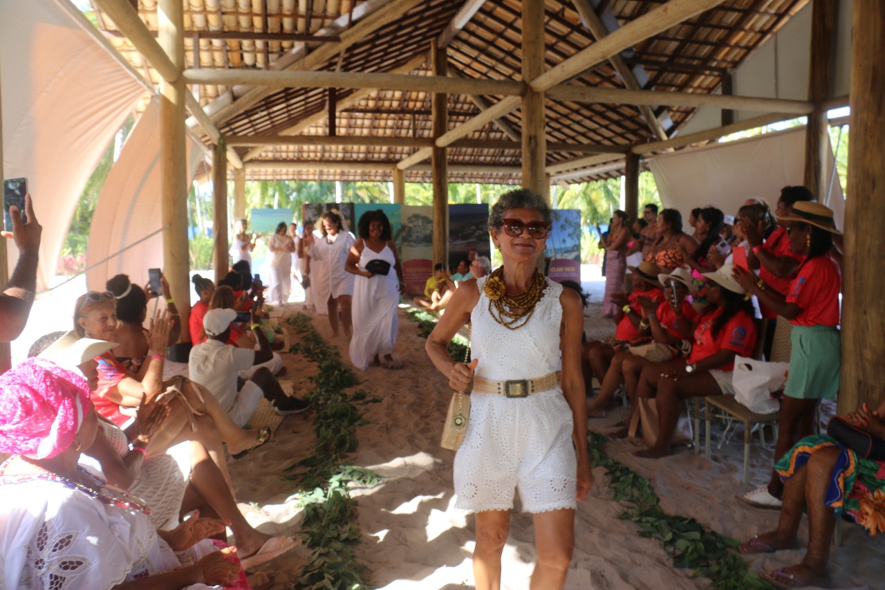 No momento você está vendo Projeto Empreender Feminino encerra ciclo com desfile inspirado na força das mulheres da Ilha