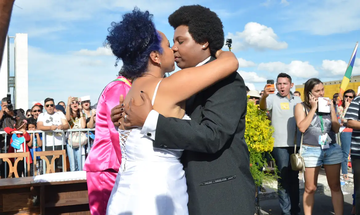 No momento você está vendo Casamento entre pessoas do mesmo sexo cresce 8,8% e atinge recorde