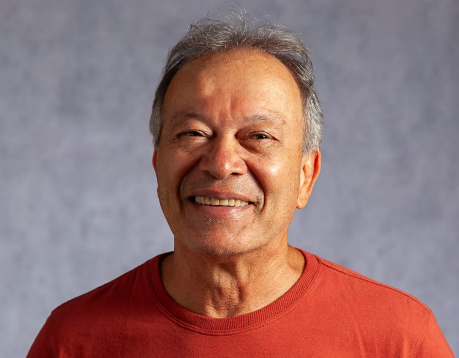 No momento você está vendo Paulo Canuto celebra 50 anos de carreira com exposição que exalta a diversidade urbana