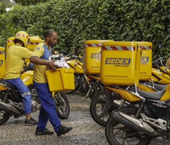 Correios preveem 15 mil demissões voluntárias e fechar mil agências