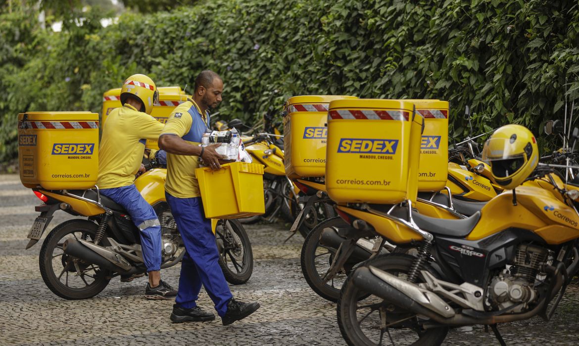 No momento você está vendo Correios preveem 15 mil demissões voluntárias e fechar mil agências