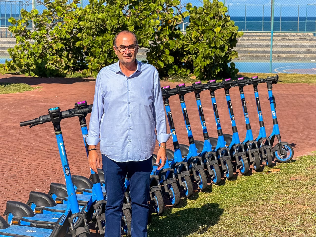 No momento você está vendo CCJ da Alba aprova projeto de Hassan que obriga empresas de patinetes elétricos a fornecer capacetes aos usuários