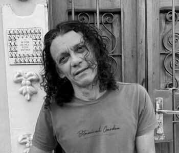 Exposição ‘CENAS’ marca a 24ª edição do “calendário de final de ano” em homenagem ao teatro