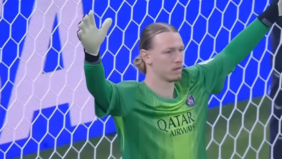 No momento você está vendo Goleiro russo Safonov brilha, e o PSG ganha título nos pênaltis