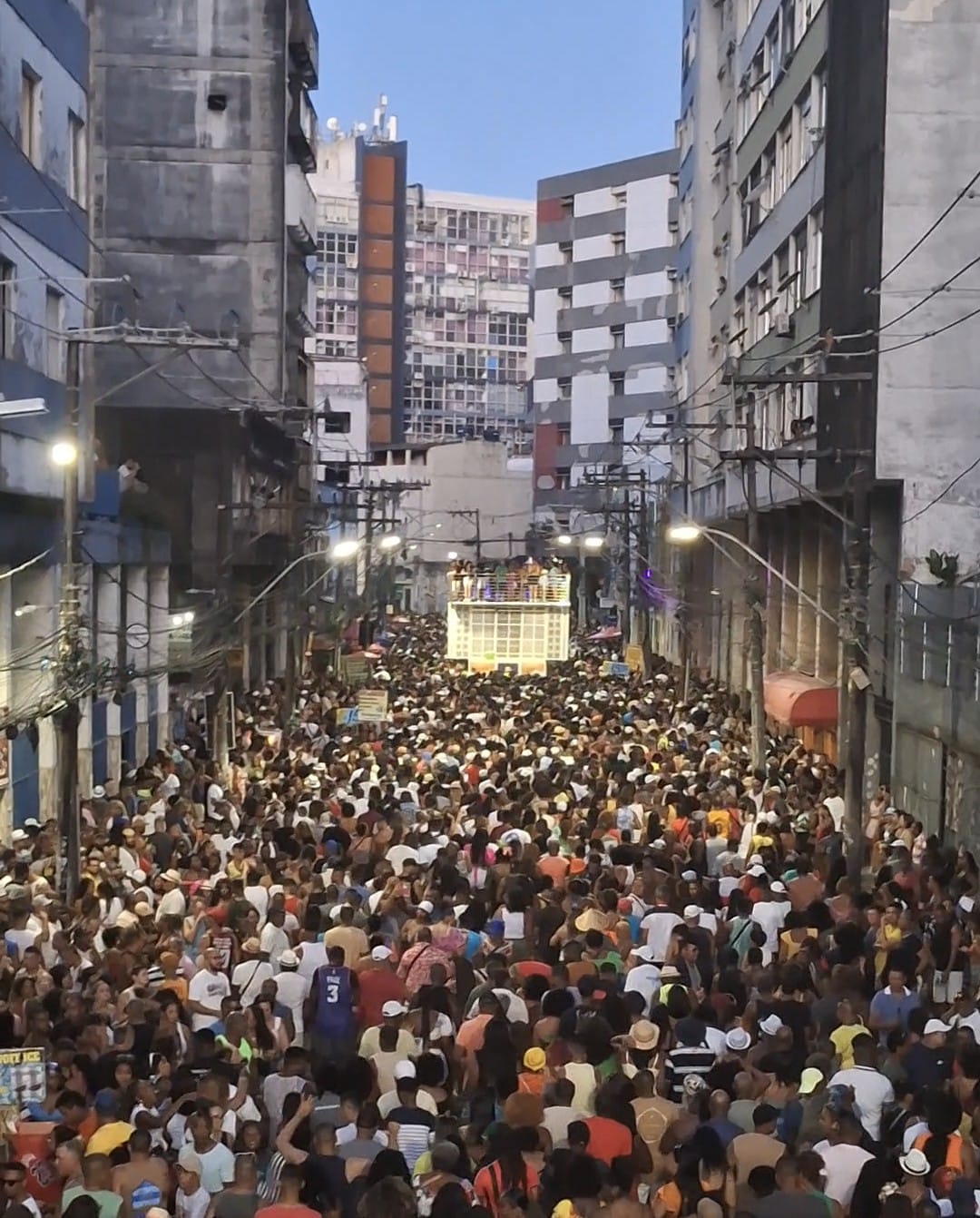 No momento você está vendo Salvador encerra novembro com carnaval do samba antecipado