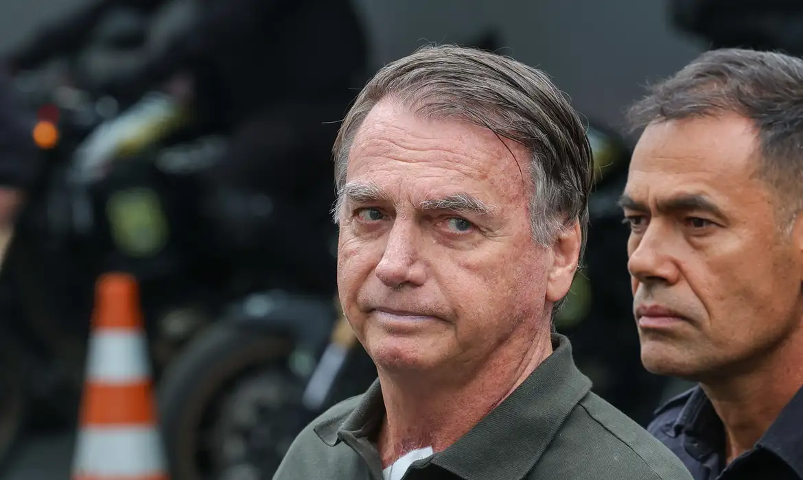 No momento você está vendo Moraes autoriza Bolsonaro a fazer exames no hospital após sofrer queda