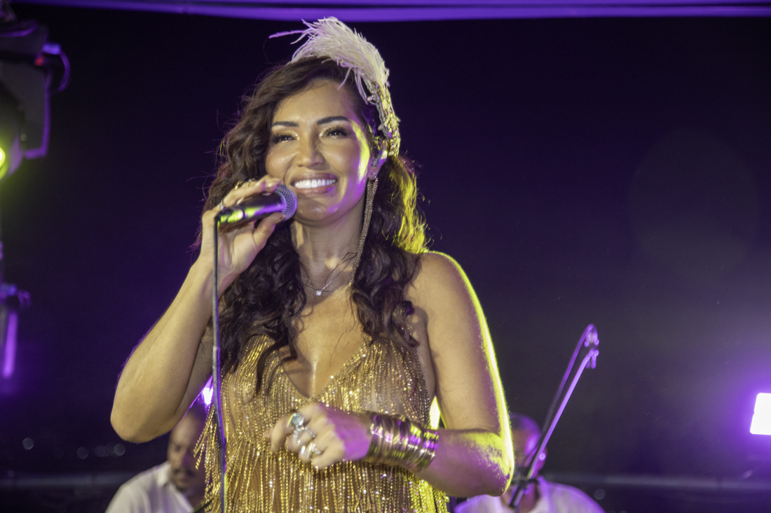 No momento você está vendo Karinah celebra lançamento do clipe de “Ripiei” com roda de samba no Mirante do Pedrão